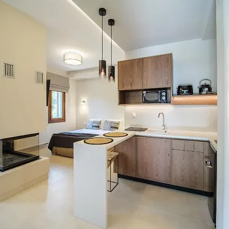 Holly Tree - Pelion * ツァガラダ