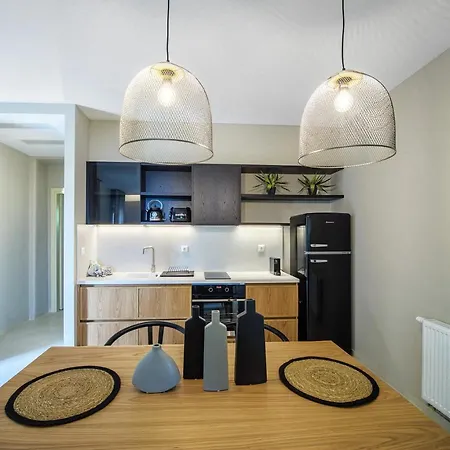 Holly Tree - Pelion ツァガラダ