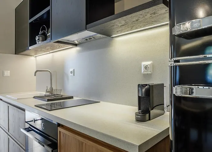 Holly Tree - Pelion ツァガラダ